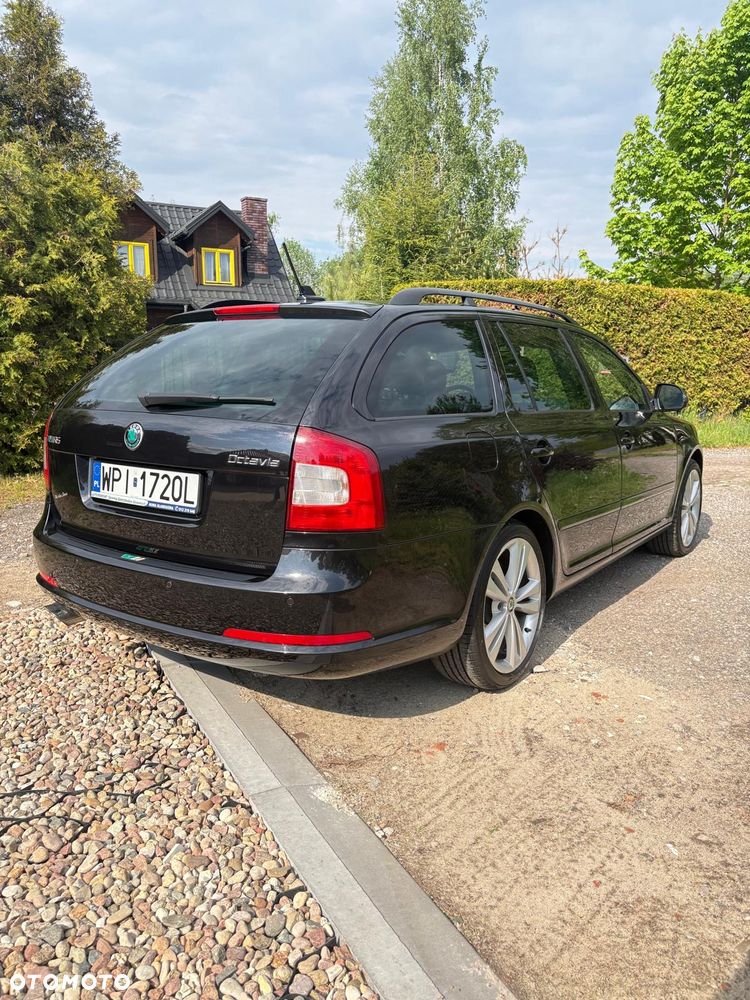 Skoda Octavia 2.0 TDI CR DPF RS - 10