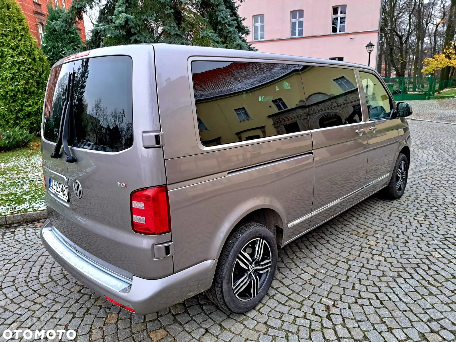 Volkswagen Caravelle - 9