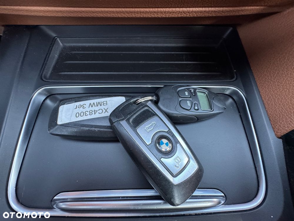 BMW Seria 3 320d Luxury Line - 29