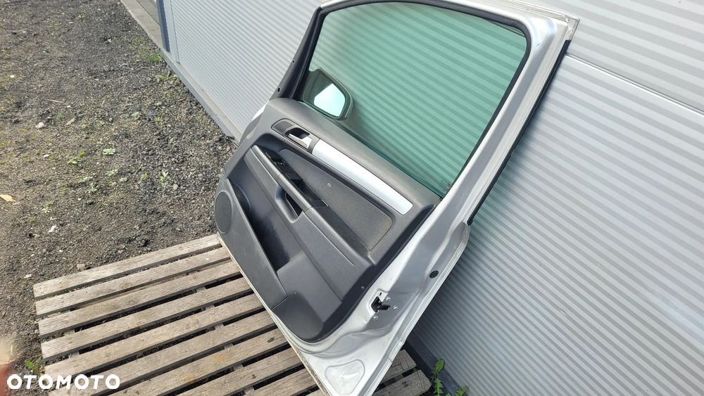 Opel Zafira B Drzwi prawy przod Z157 - 9