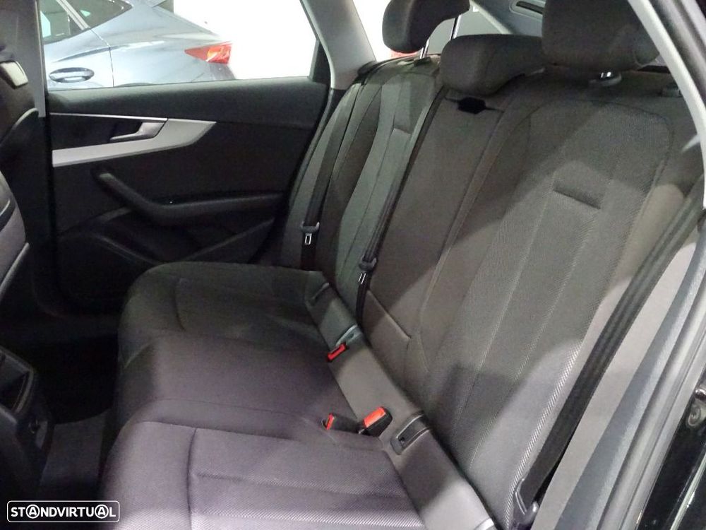 Audi A4 Avant 35 TDI S tronic - 30