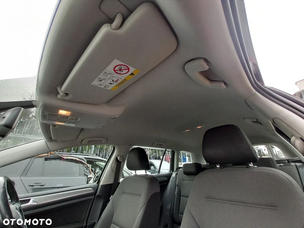 VW GOLF VII PODSUFITKA JASNA KOMBI KOMPLET Z SŁUPKAMI - 1