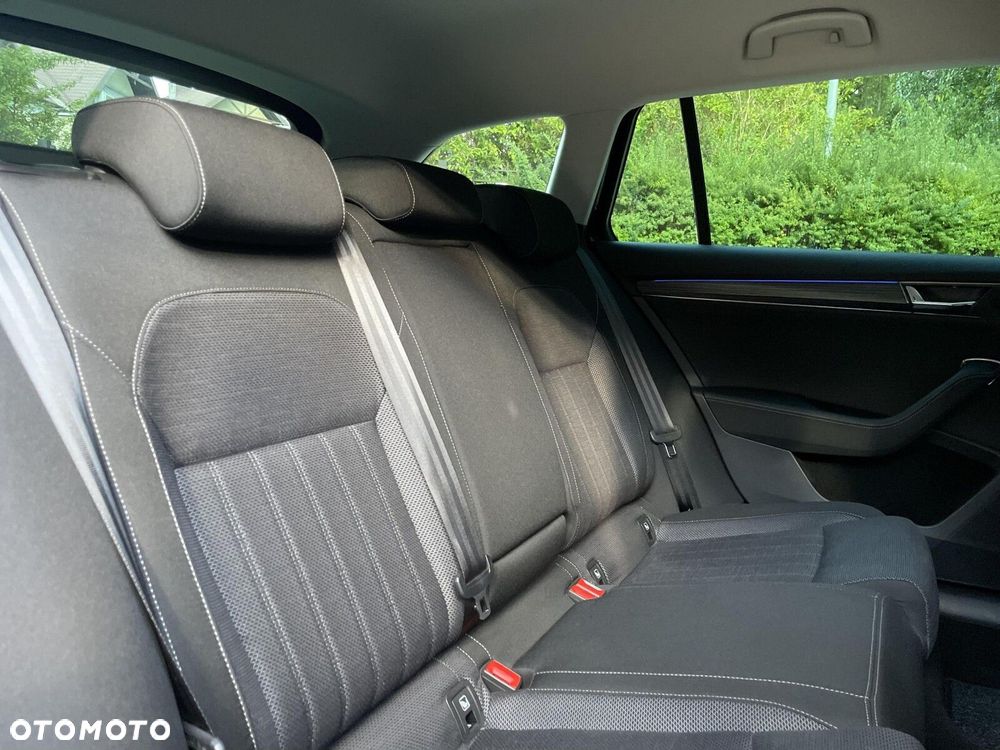 Skoda Superb 2.0 TDI SCR Style DSG - 30