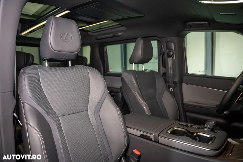 Lexus LM 350h Luxury - 36