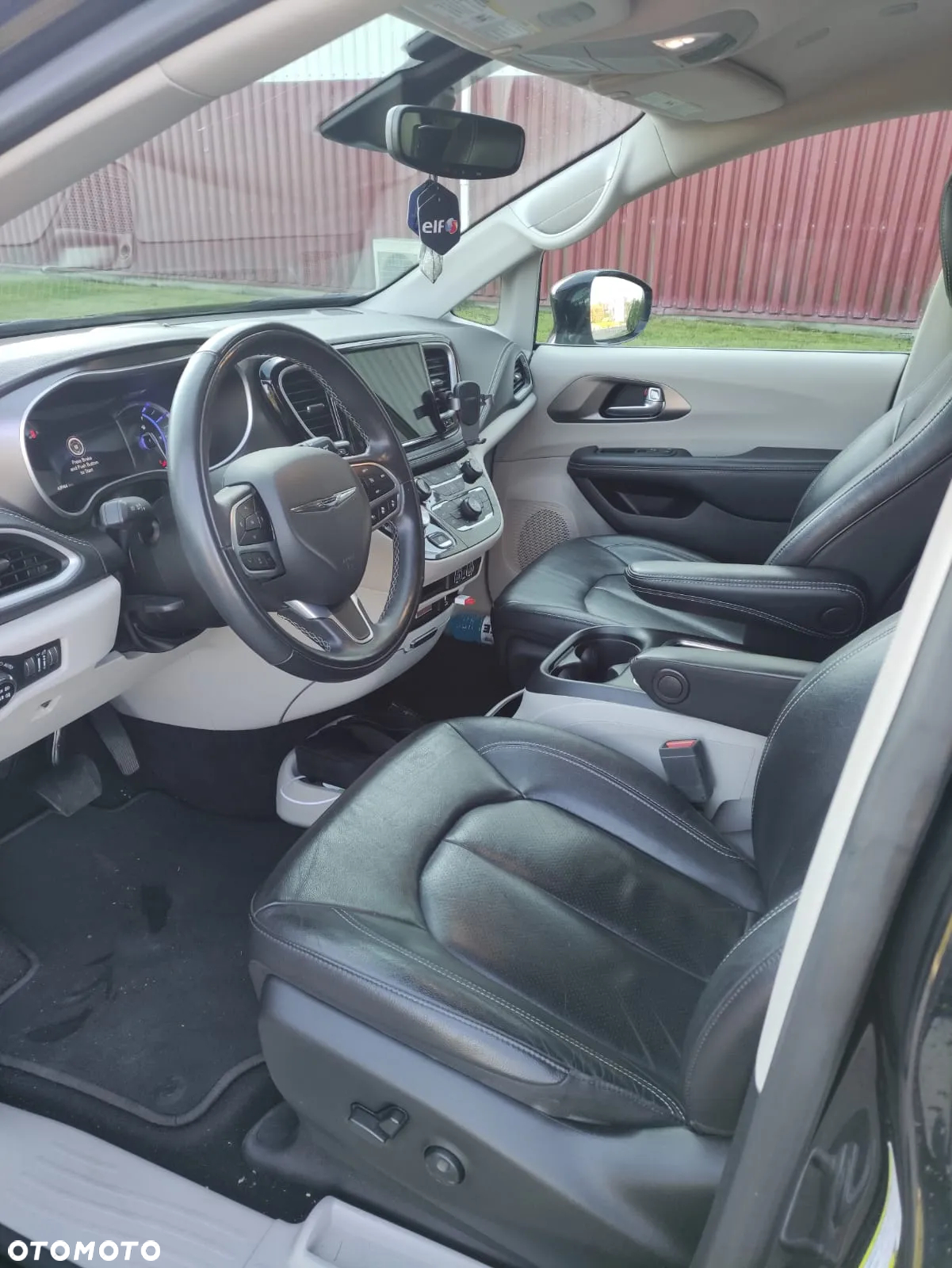 Chrysler Pacifica - 15