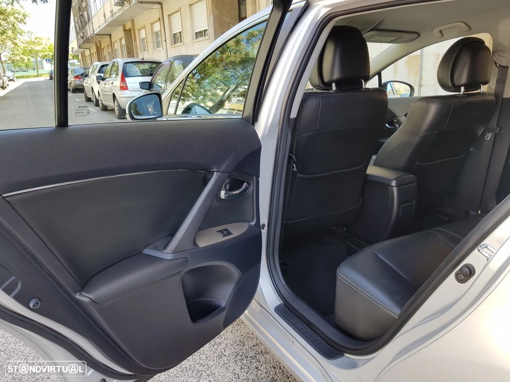Toyota Avensis 2.0 D-4D Exclusive +Pele+GPS — fotografia 30