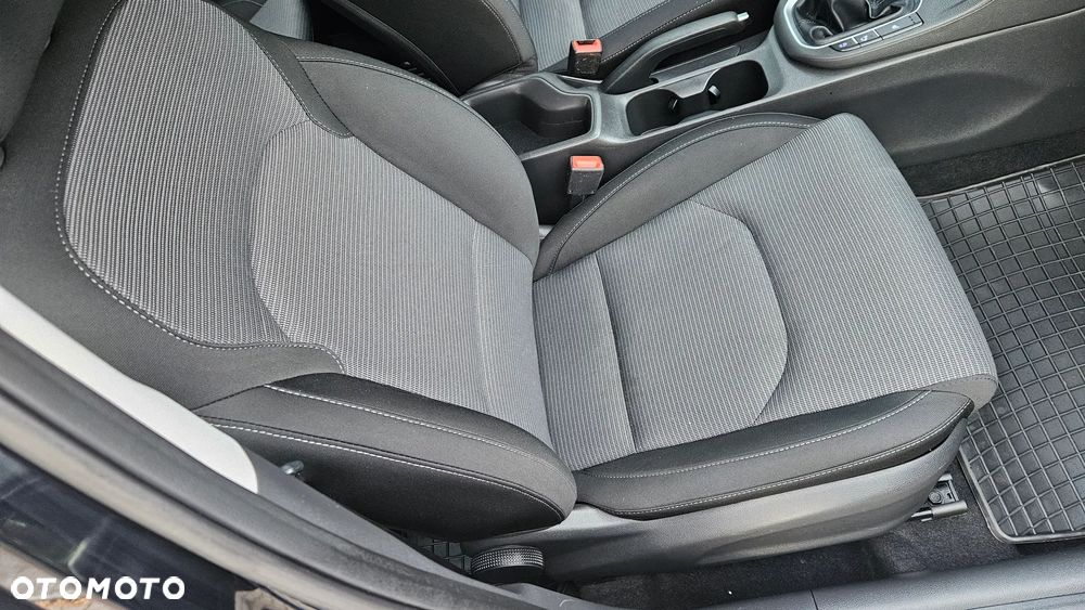Hyundai i30 1.4 Trend - 12