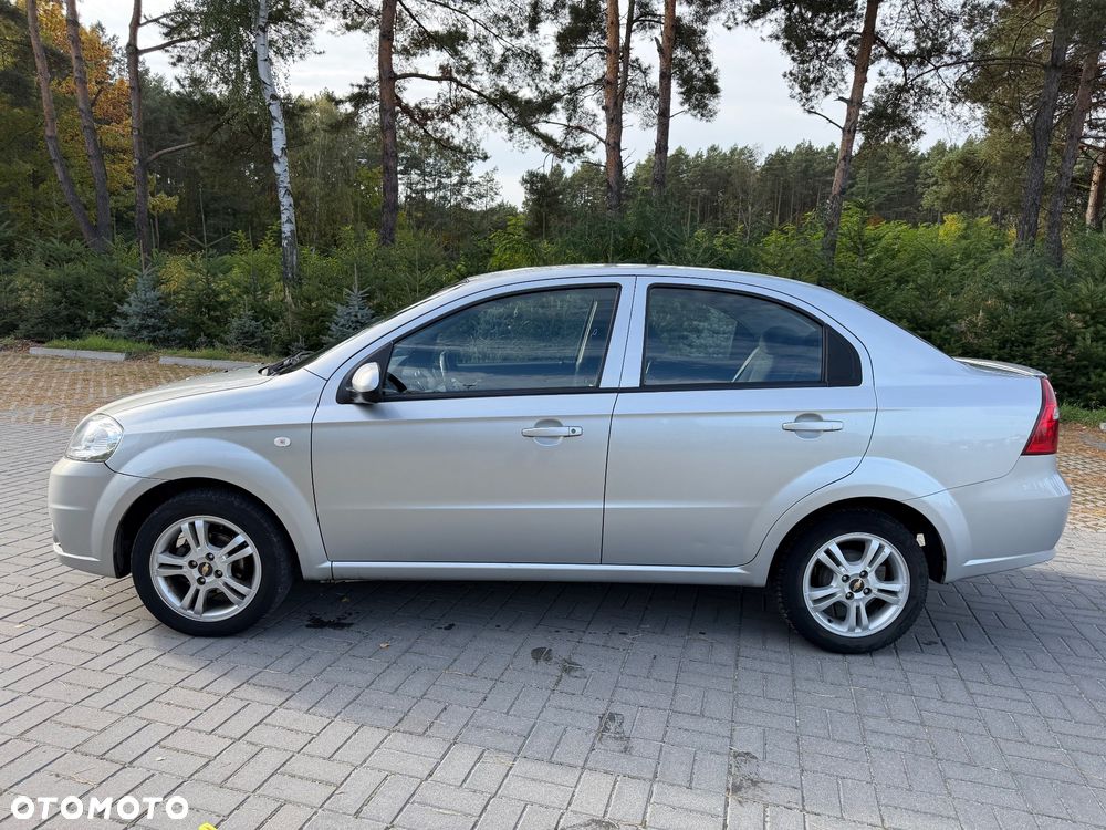 Chevrolet Aveo 2011 photo 2
