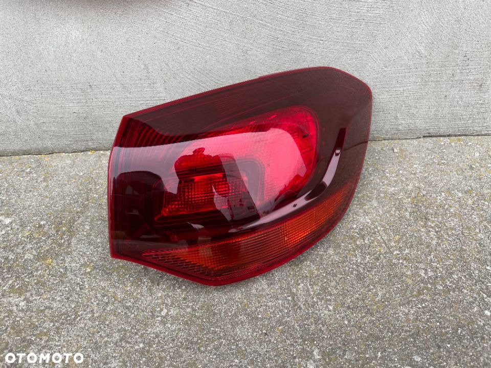 LAMPA TYLNA PRAWA OPEL ASTRA J 2010-2015 - NOWA SPORTS TOURER - 1
