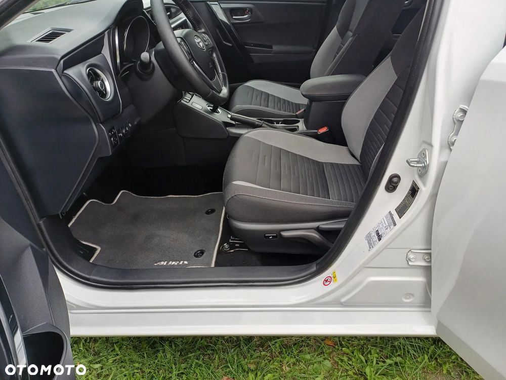 Toyota Auris Hybrid 135 Premium - 32