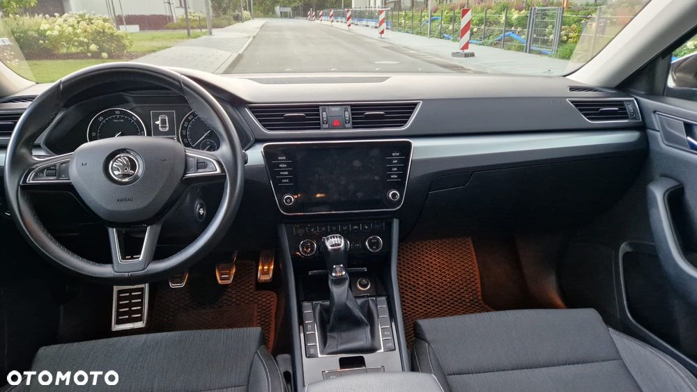 Skoda Superb 2.0 TDI Ambition - 11