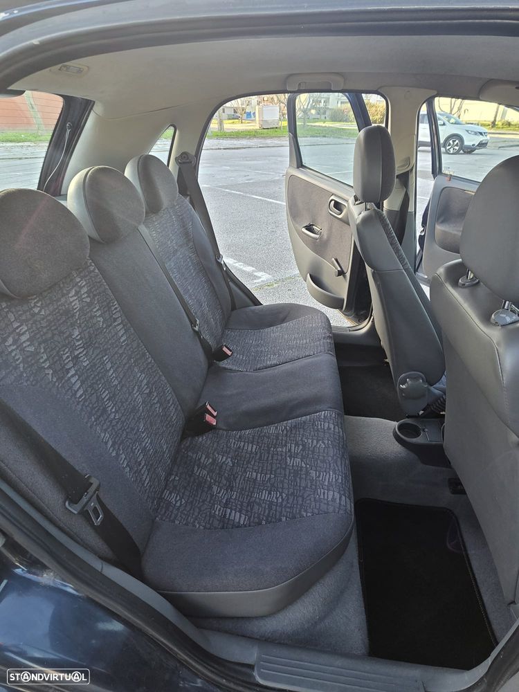 Opel Corsa 1.2 16V Confort - 4