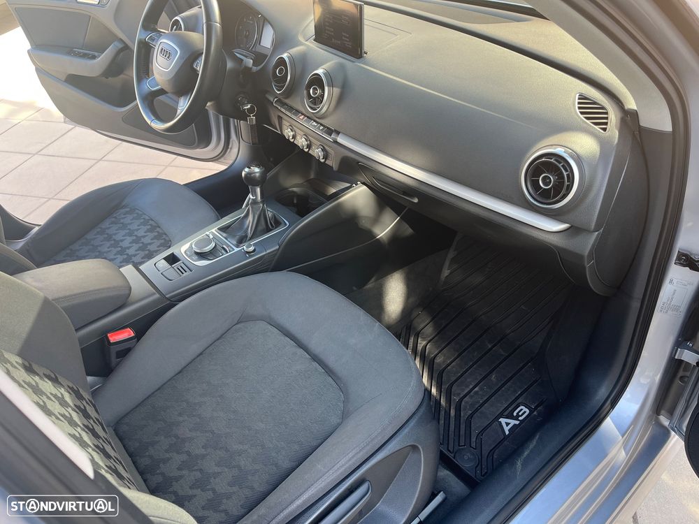 Audi A3 Sportback 1.6 TDI Advance - 11