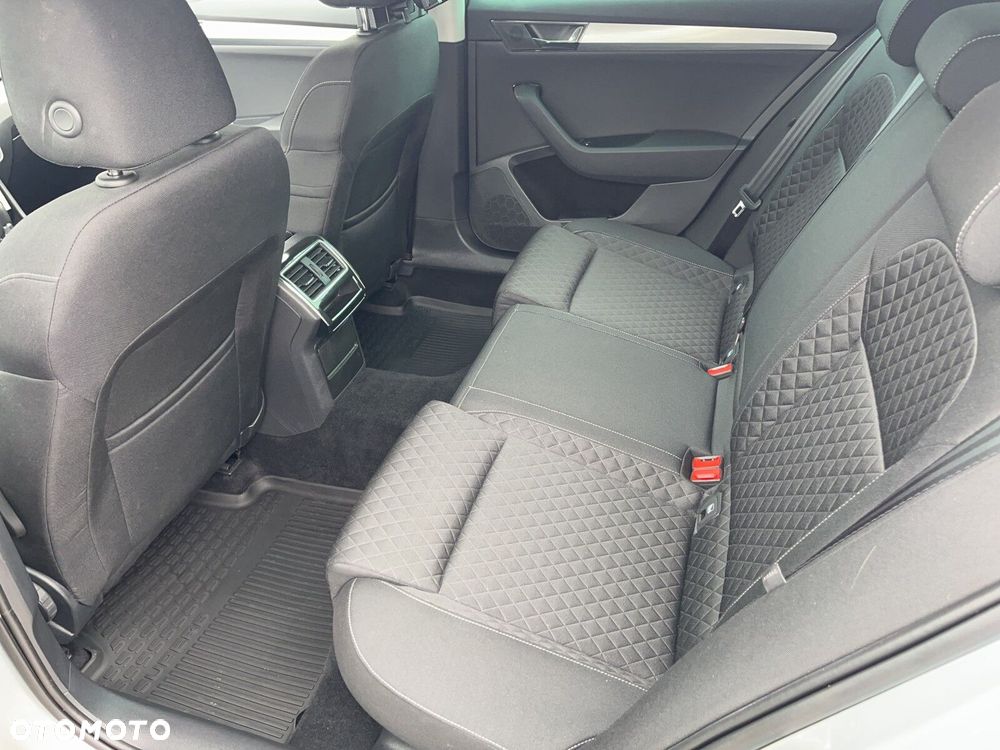 Skoda Superb 2.0 TDI SCR Ambition DSG - 11