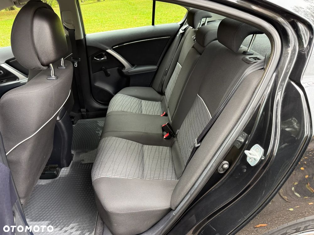 Toyota Avensis 1.6 Luna - 19