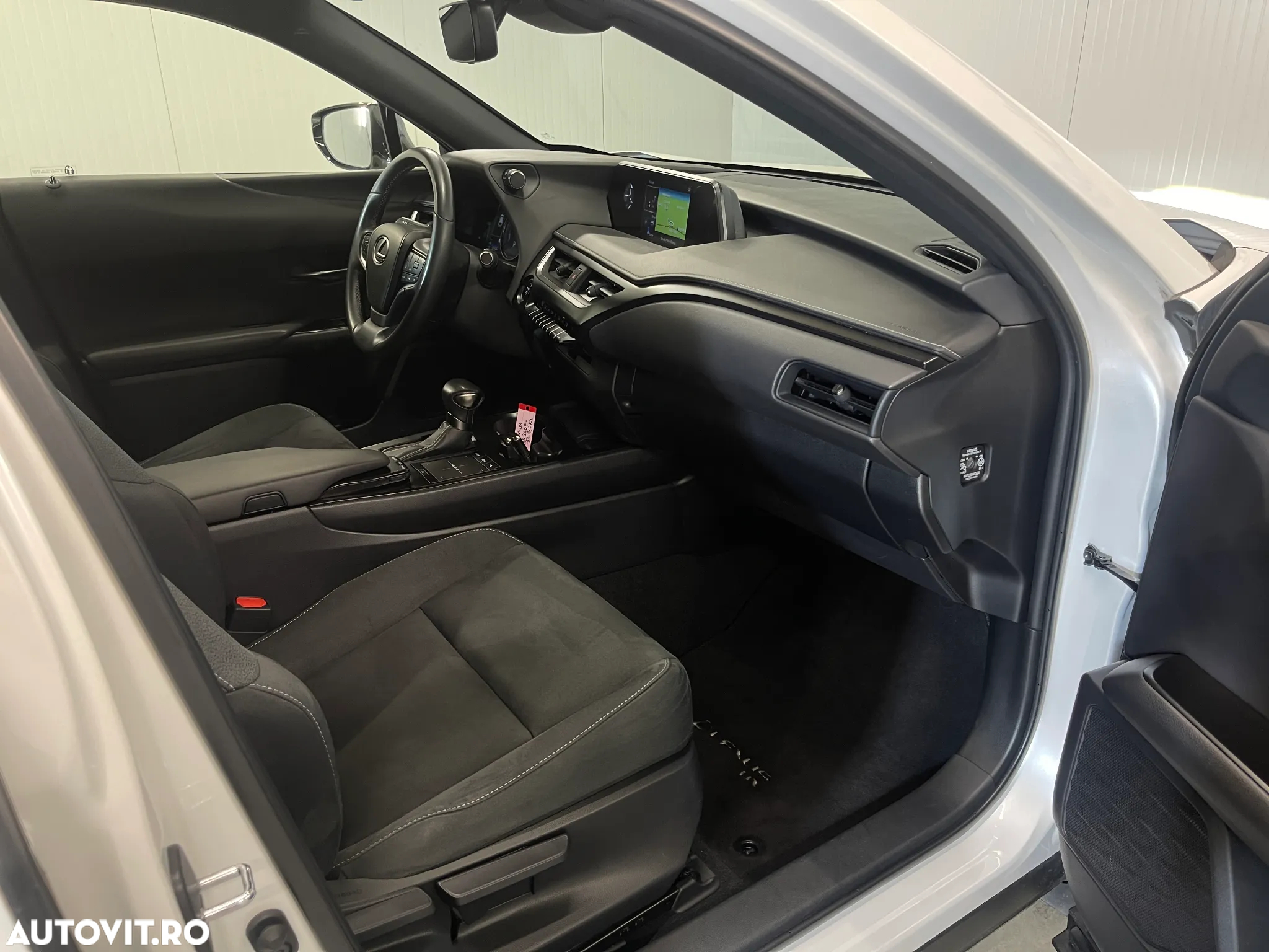 Lexus UX - 10