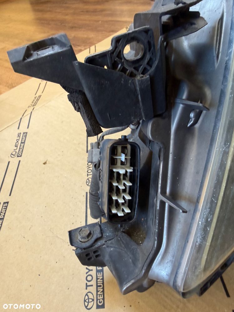 Lampa przednia prawa, lewa Lexus LS600h 06-10r. NR. 270L HL. - 2