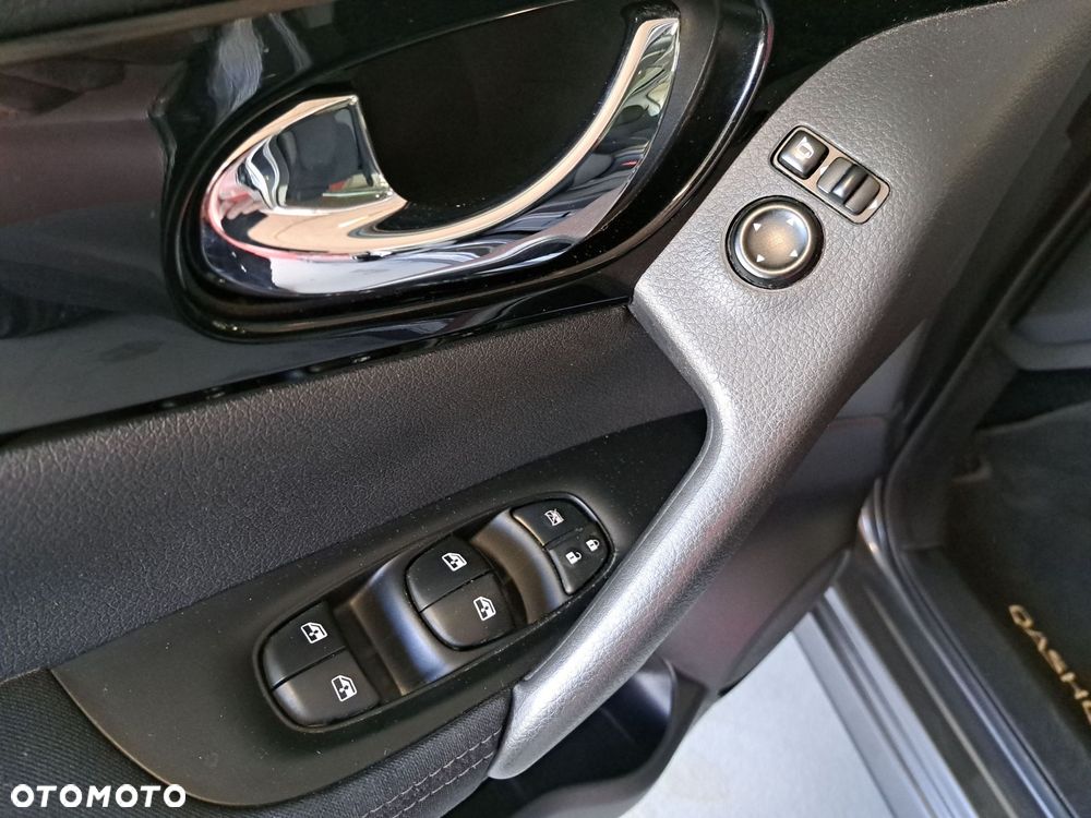 Nissan Qashqai 1.3 DIG-T N-Connecta DCT - 38
