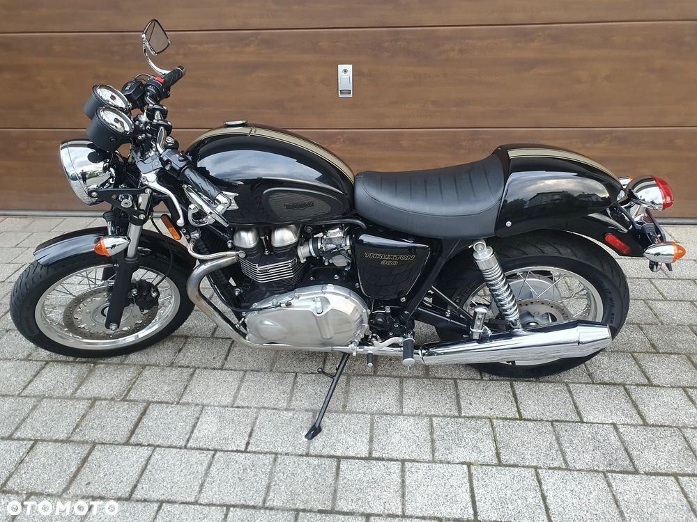 Triumph Thruxton - 1
