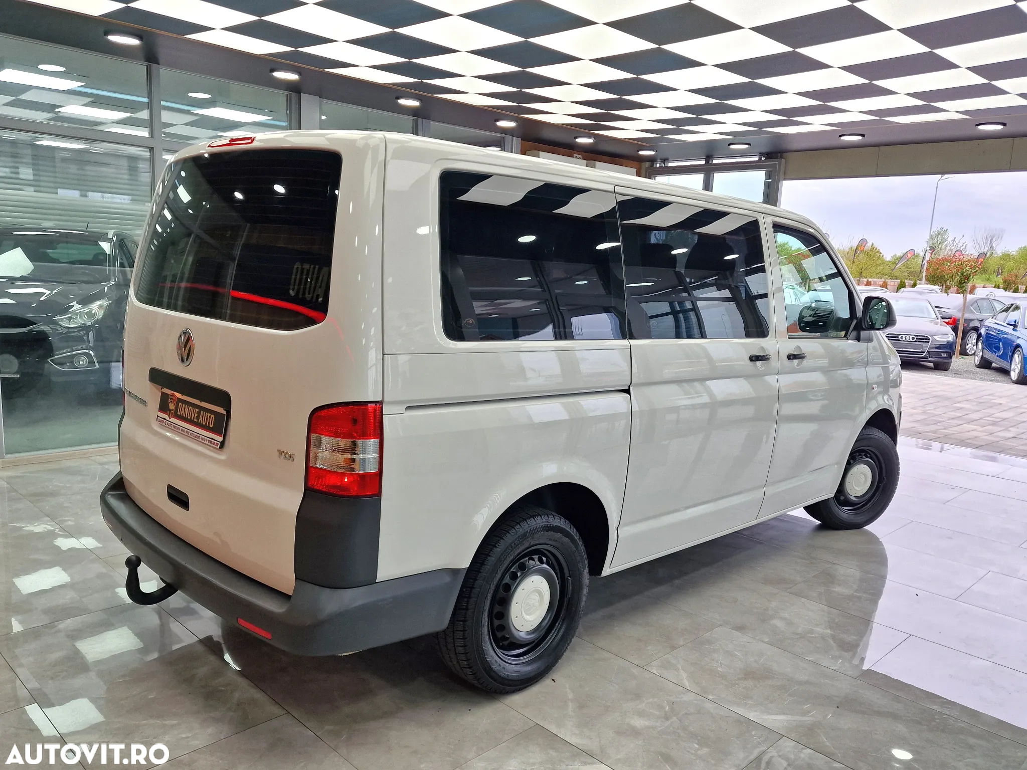 Volkswagen Transporter - 5