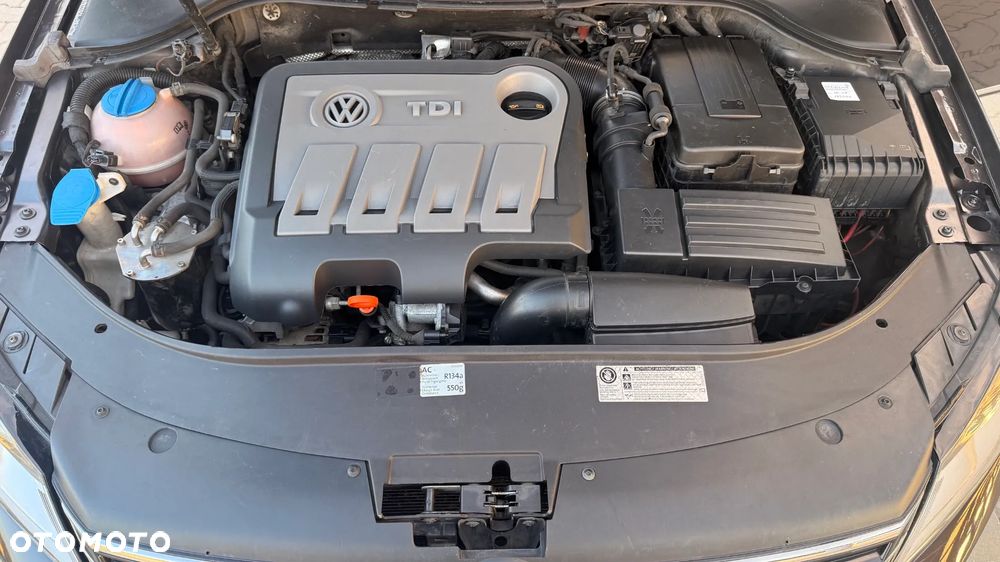 Volkswagen Passat 2.0 TDI Highline - 14