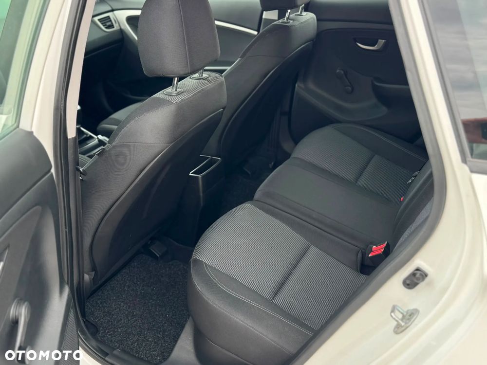 Hyundai i30 1.6 CRDI Intro Edition - 16