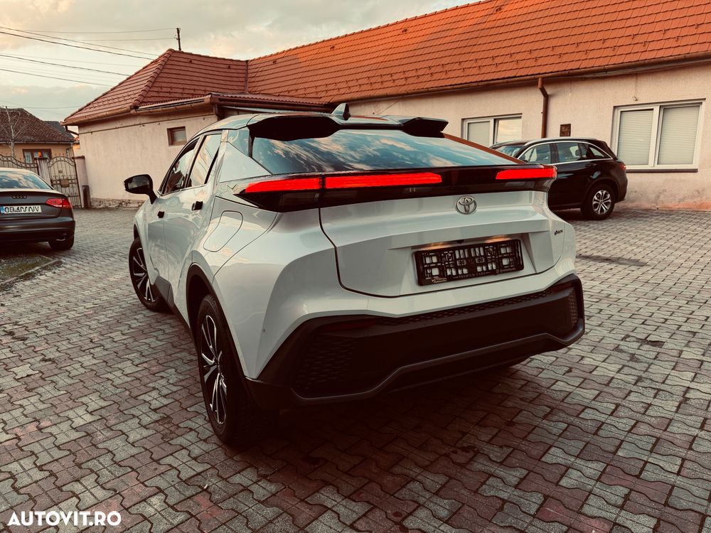 Toyota C-HR 1.8 Hybrid Team Deutschland - 28