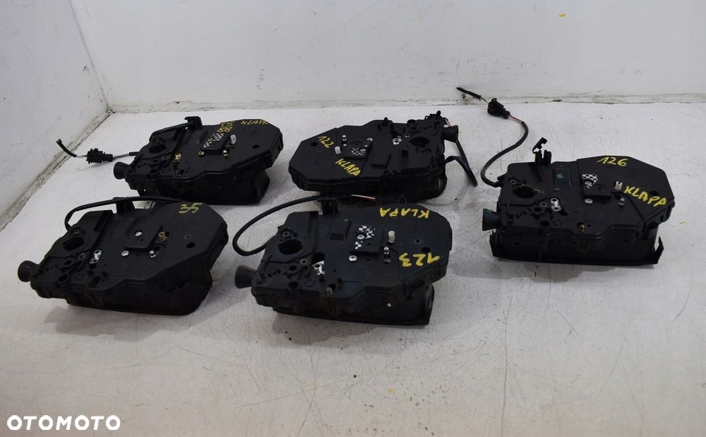 ZAMEK KLAPY BAGAŻNIKA TYŁ TYLNY VW TRANSPORTER T5 - 5