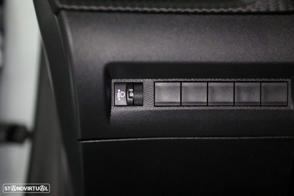 Peugeot 208 1.2 PureTech Allure - 18