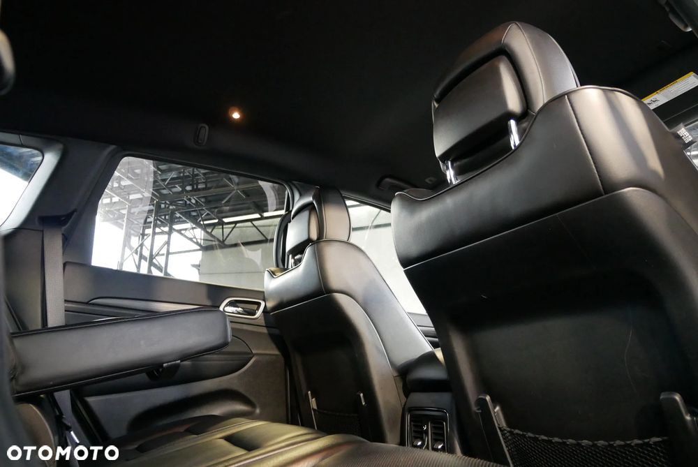 Jeep Grand Cherokee - 26