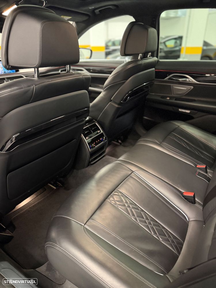 BMW 740 d xDrive Pack M - 14