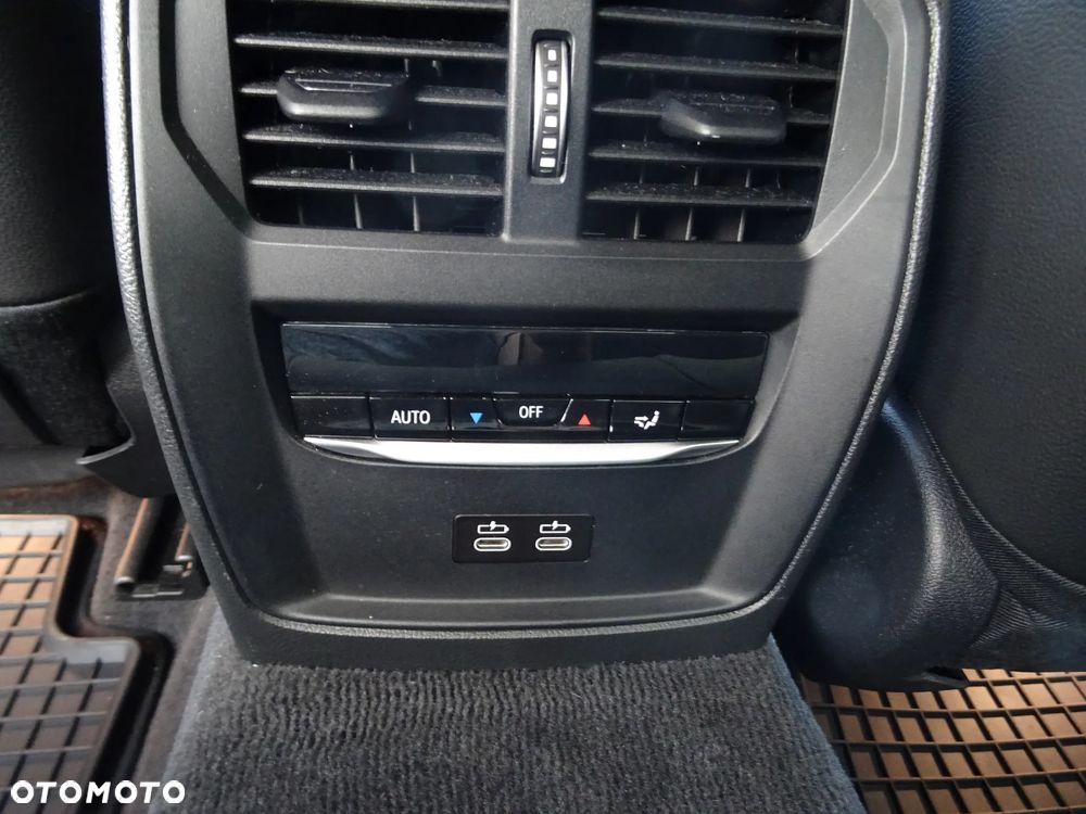 BMW Seria 3 320d xDrive M Sport - 14