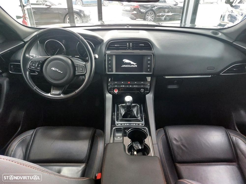 Jaguar F-Pace 2.0 i4D Prestige AWD - 10