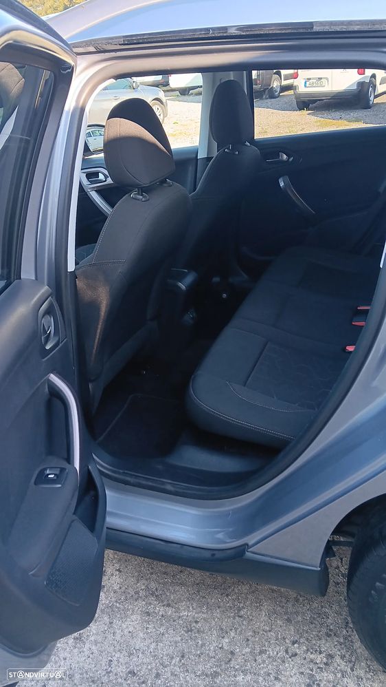 Peugeot 2008 1.2 PureTech Style - 27