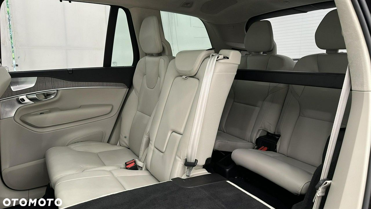 Volvo XC 90 T8 AWD Plug-In Hybrid Ultimate Dark 7os - 30