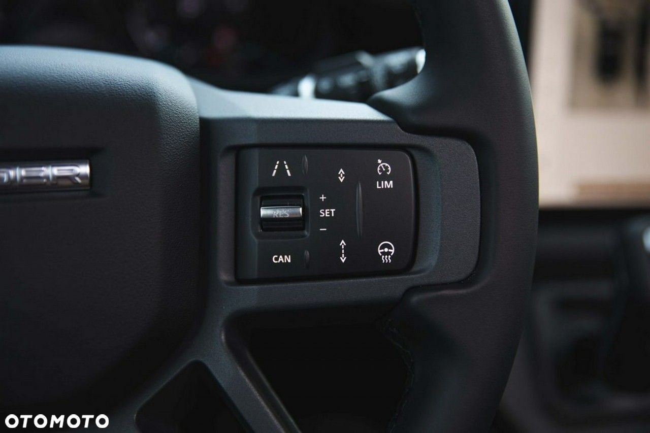 Land Rover Defender - 17