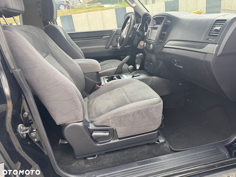Mitsubishi Pajero - 15
