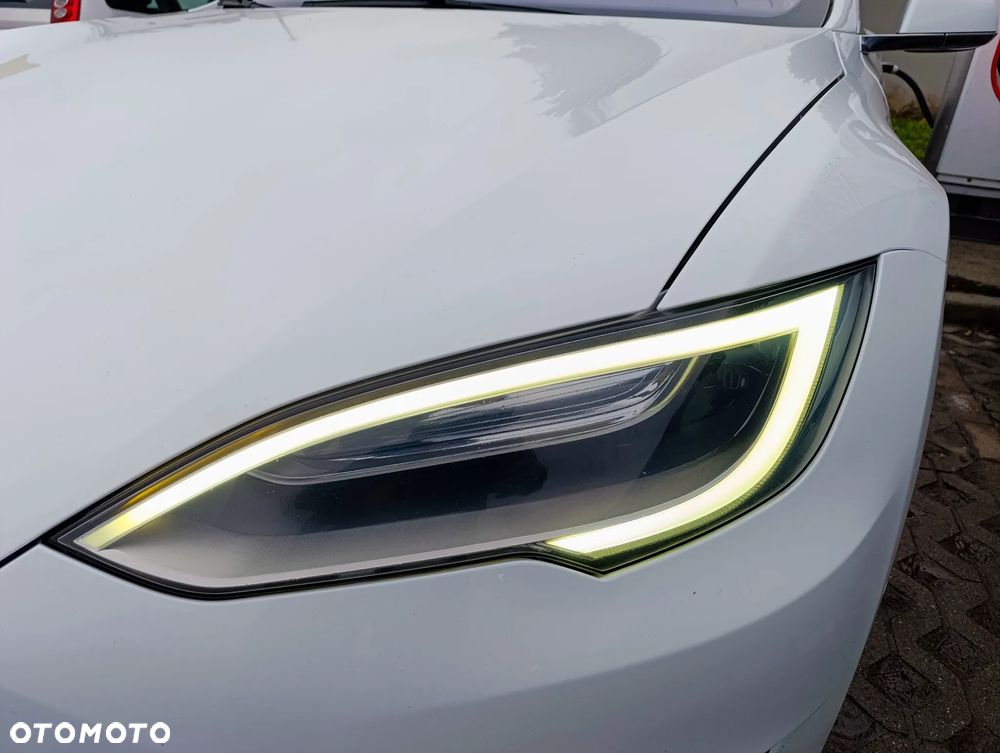 Tesla Model S - 24