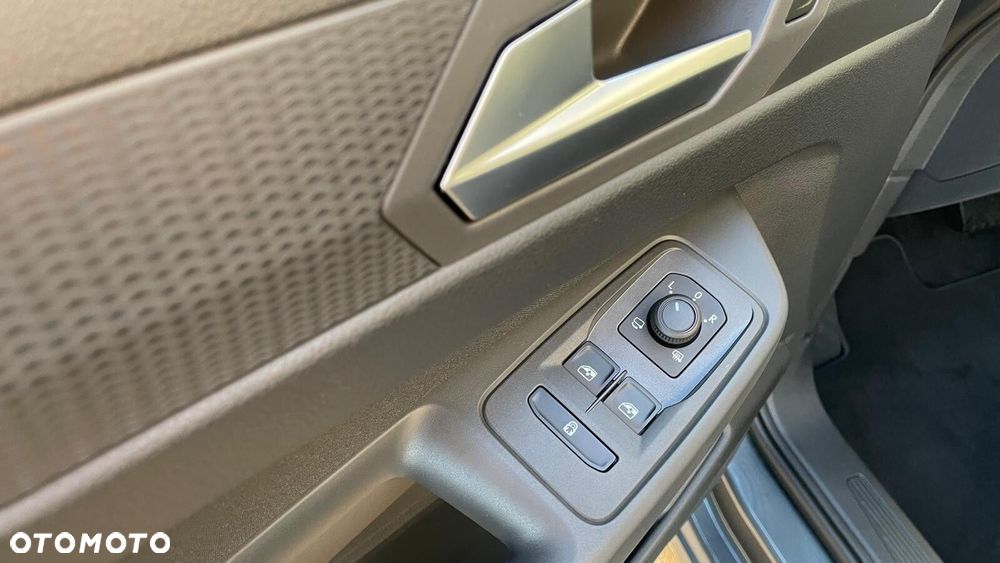 Ford Tourneo Connect - 11