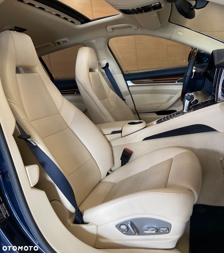 Porsche Panamera - 16