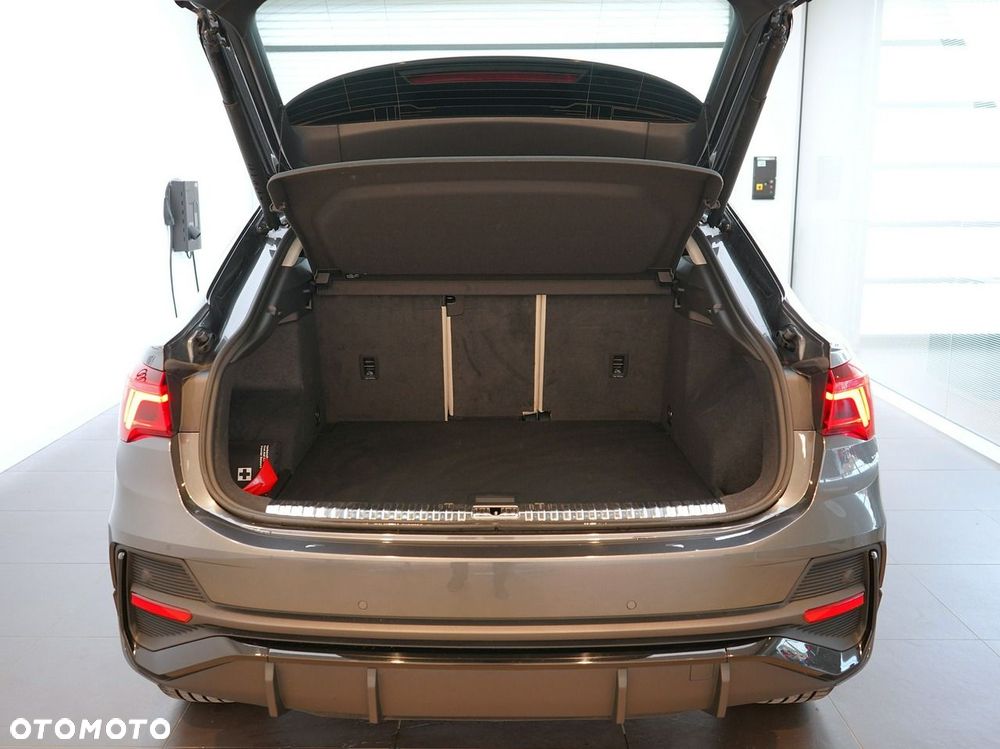Audi Q3 Sportback - 13