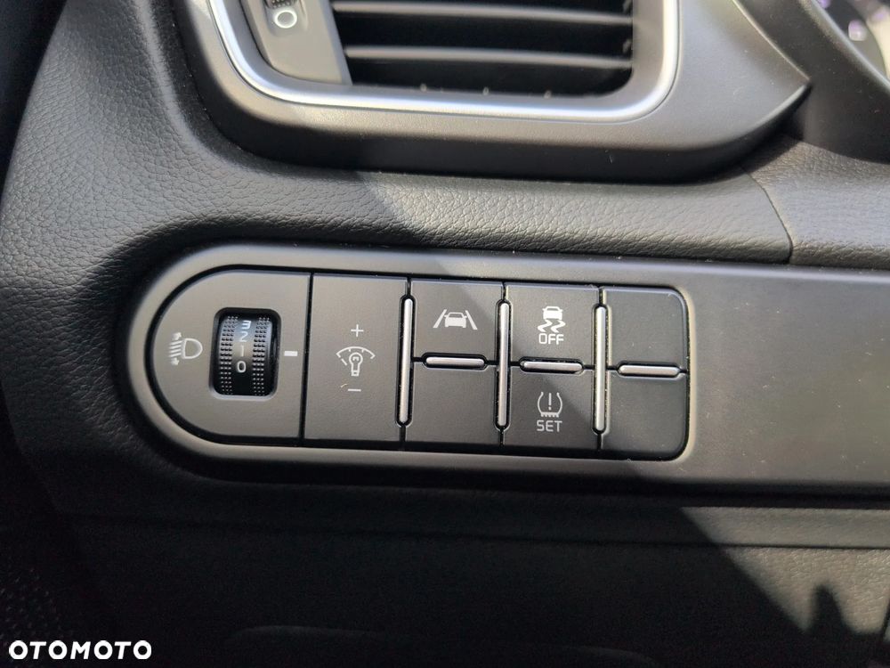 Kia XCeed 1.5 T-GDI M - 24