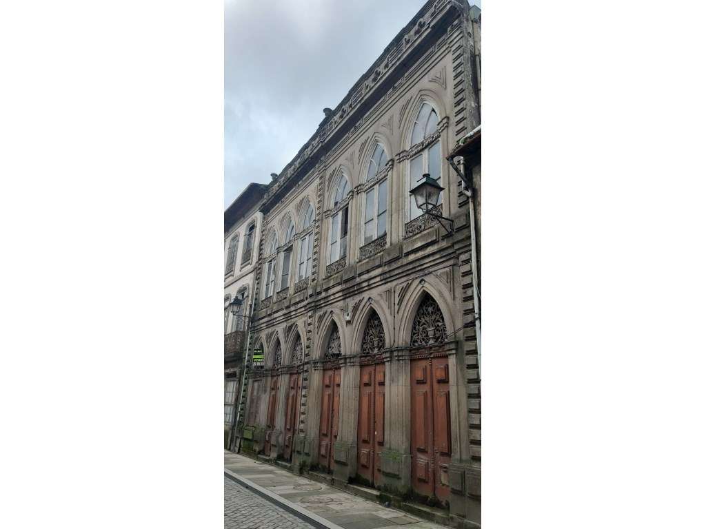 Prédio emblemático no centro histórico em Ponte de Lima - Grande imagem: 2/3