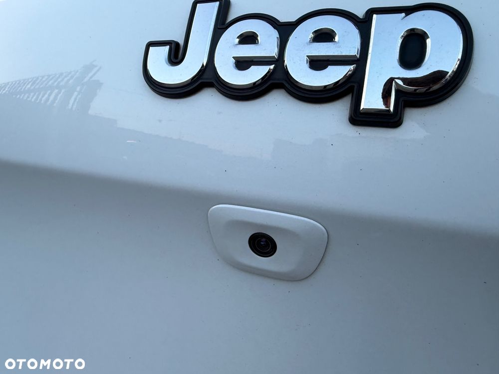 Jeep Cherokee - 24