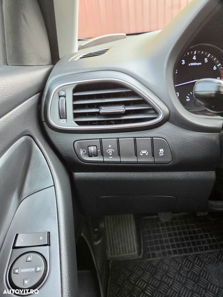 Hyundai i30 1.4 MPi 5DR M/T ISG Comfort - 4