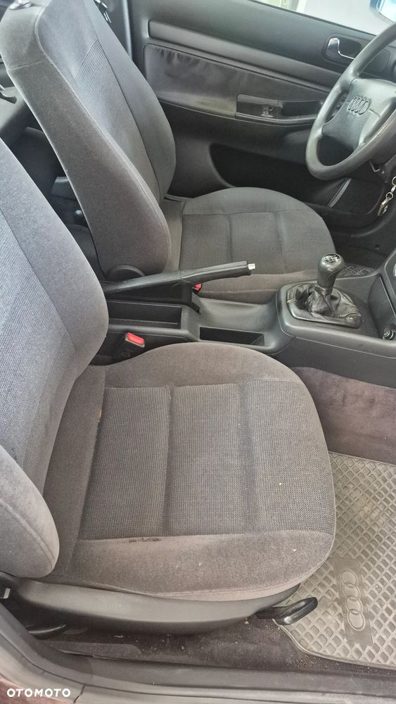Audi A4 Limousine 1.8 - 24
