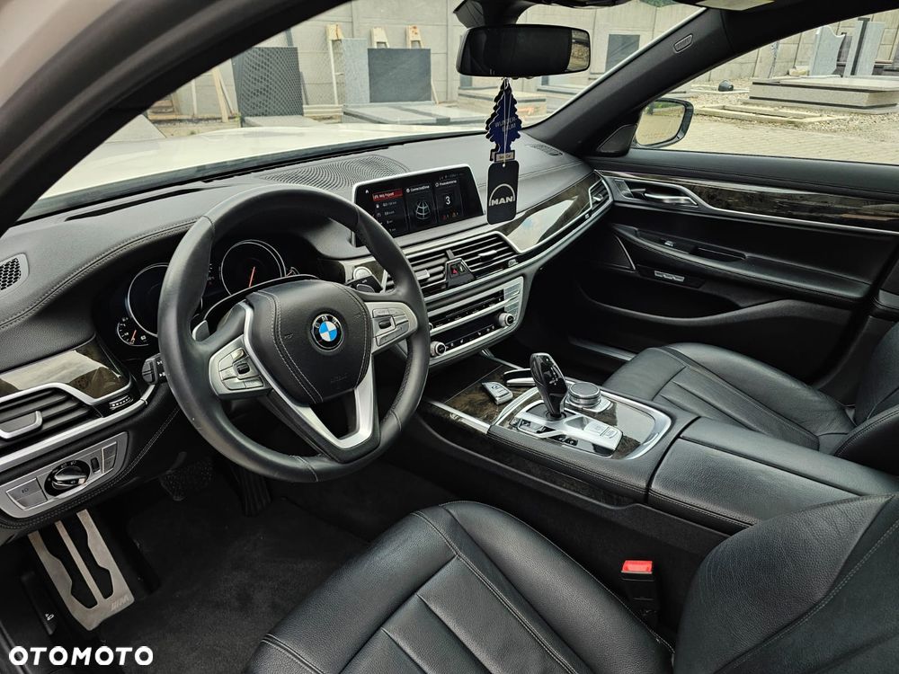 BMW Seria 7 740Li - 31