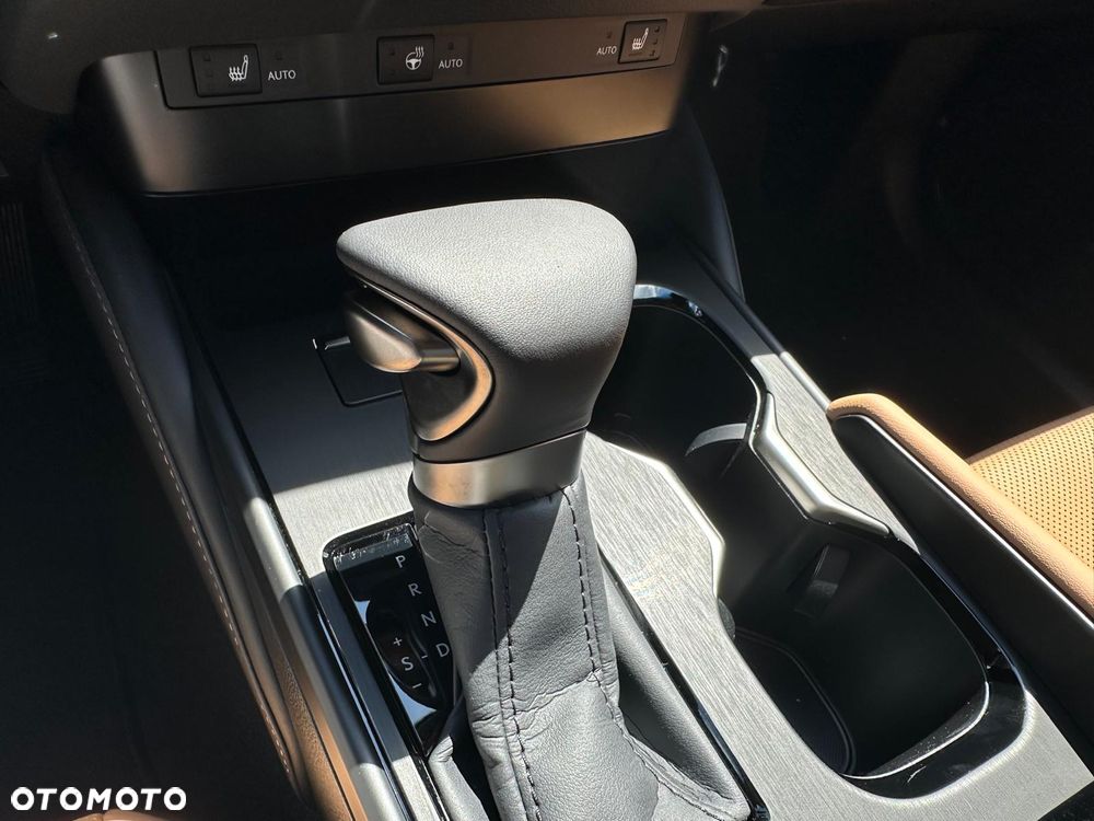 Lexus ES 300h Business Edition - 17