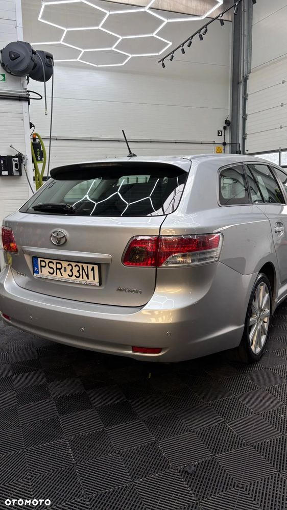 Toyota Avensis 1.8 Sol - 15