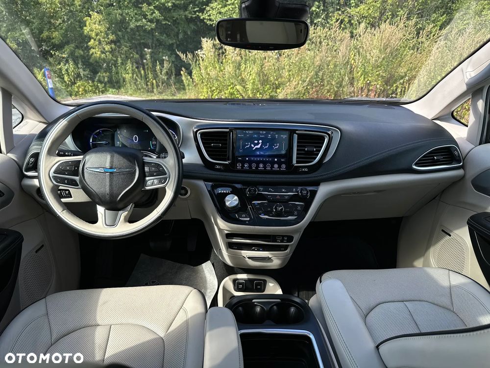 Chrysler Pacifica - 17